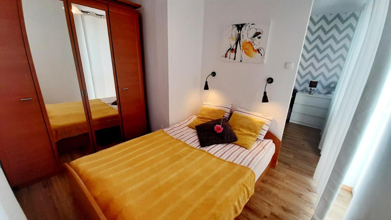 Apartament Z Balkonem I Bezplatnym Parkingiem กดัญสก์ ภายนอก รูปภาพ
