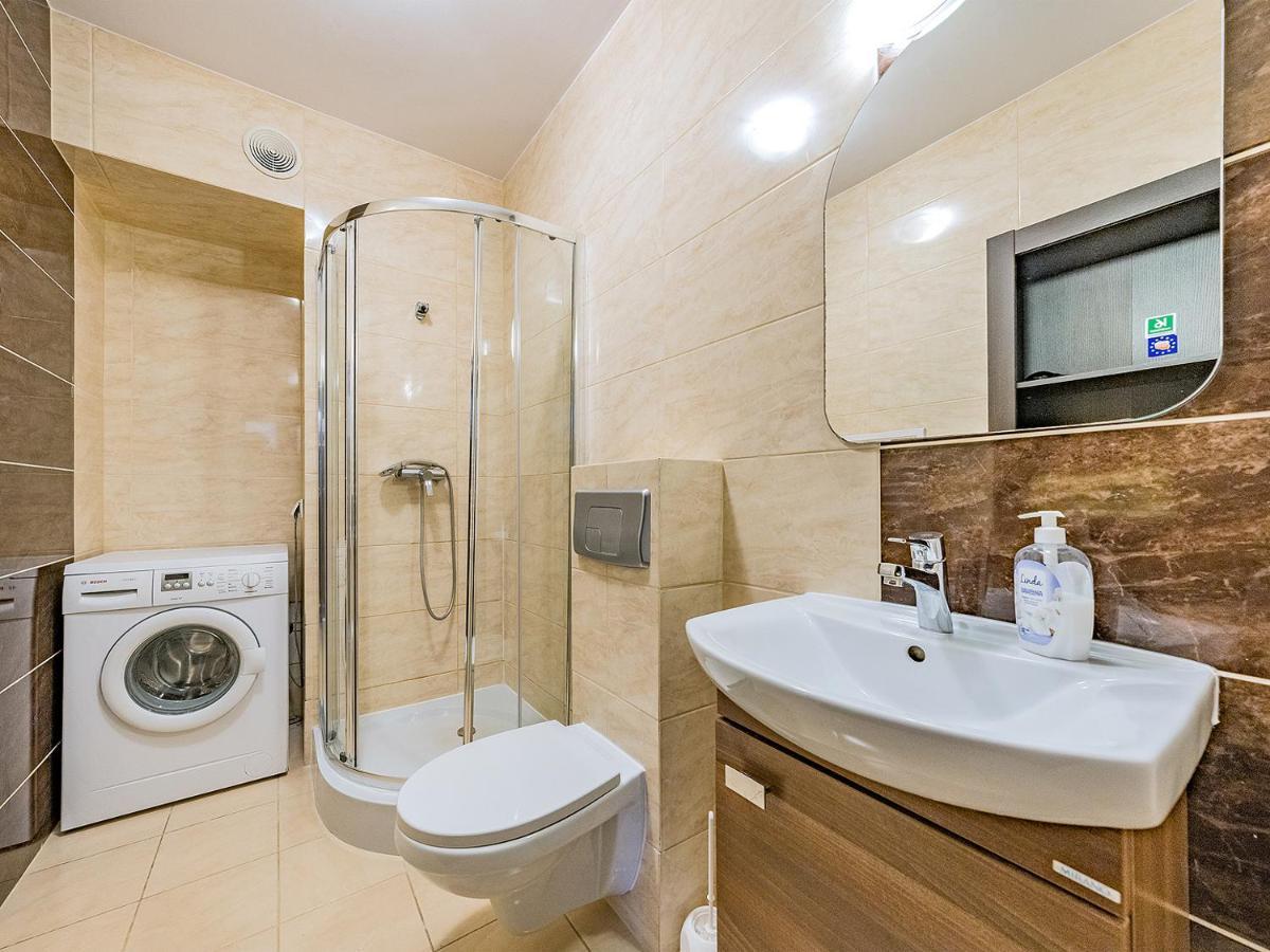 Apartament Z Balkonem I Bezplatnym Parkingiem กดัญสก์ ภายนอก รูปภาพ